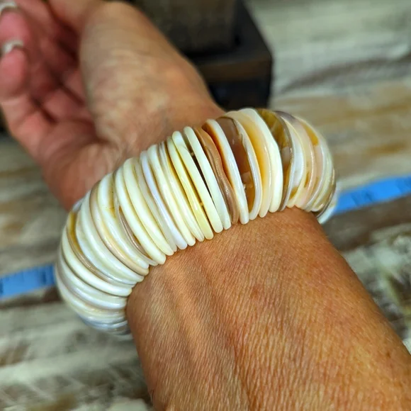 Anthropologie Jewelry Anthropologie Serefina Shell Bracelet